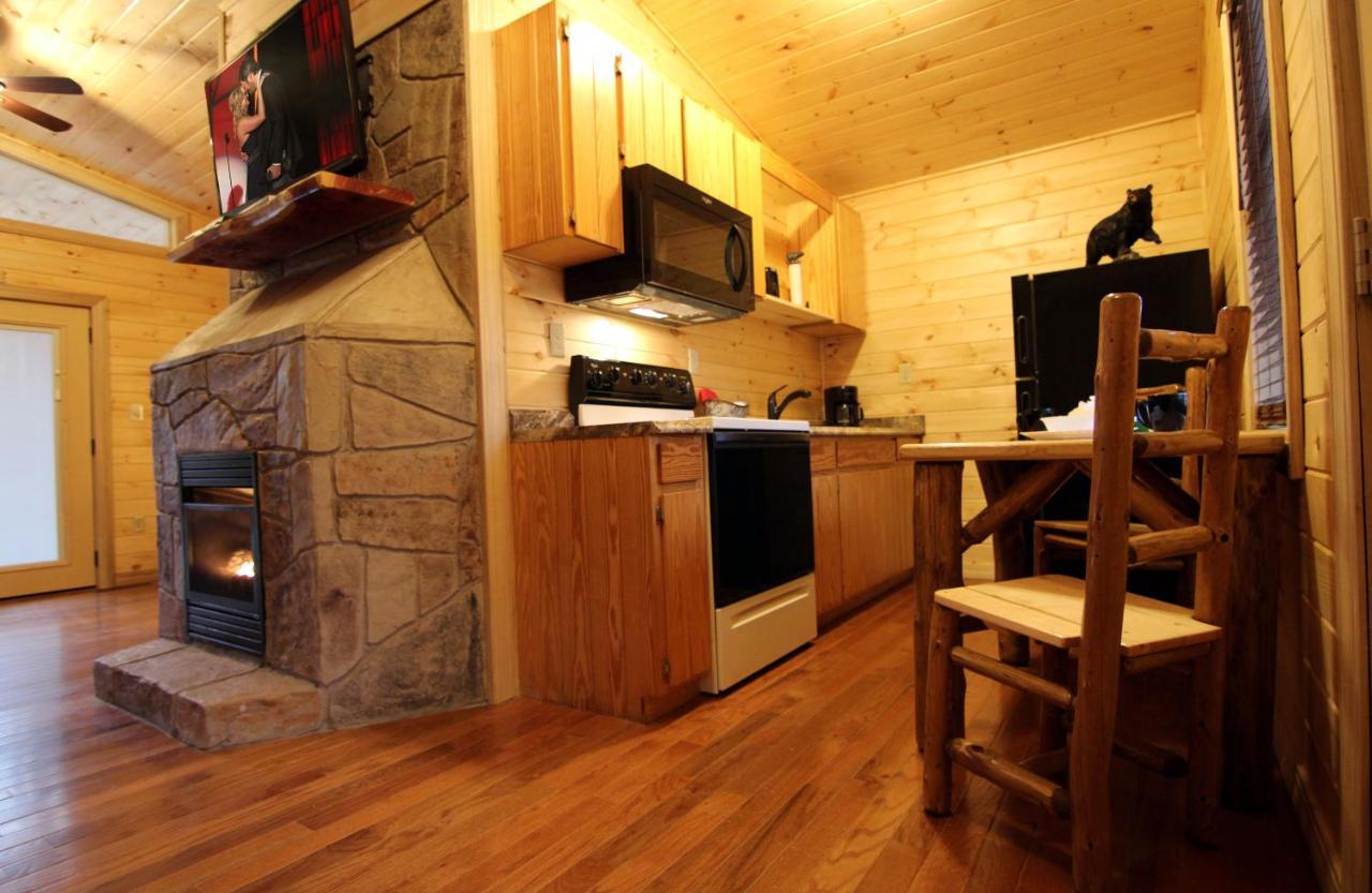 Вилла Mountain Hideaway Гатлинбург Экстерьер фото